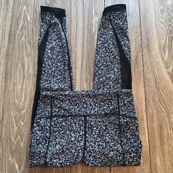 lululemon athletica Black and White Patterned Leggings - Picture 4 of 10